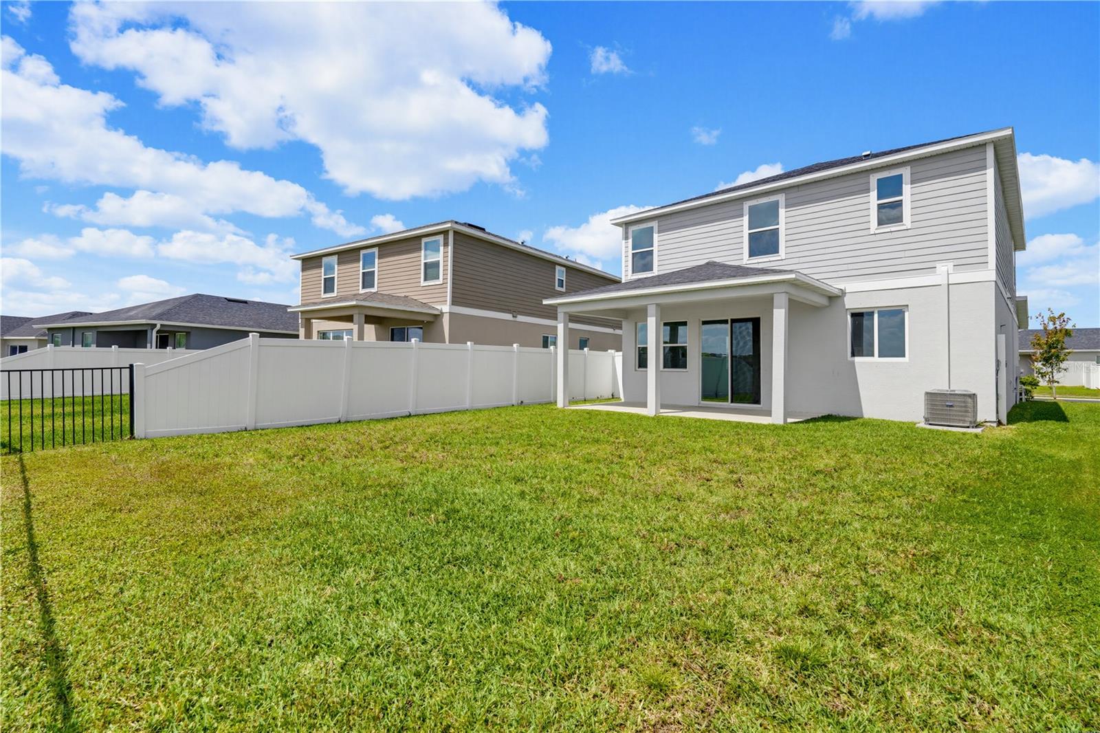 9395 SANDY BLUFFS CIR