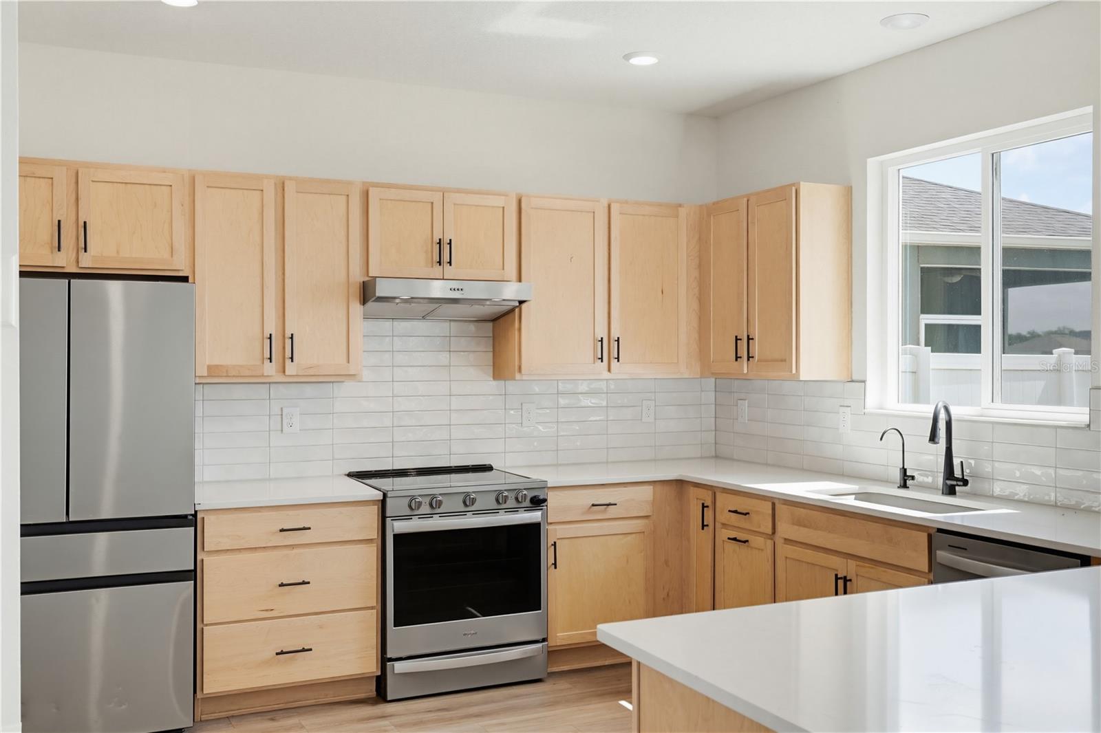 9395 SANDY BLUFFS CIR