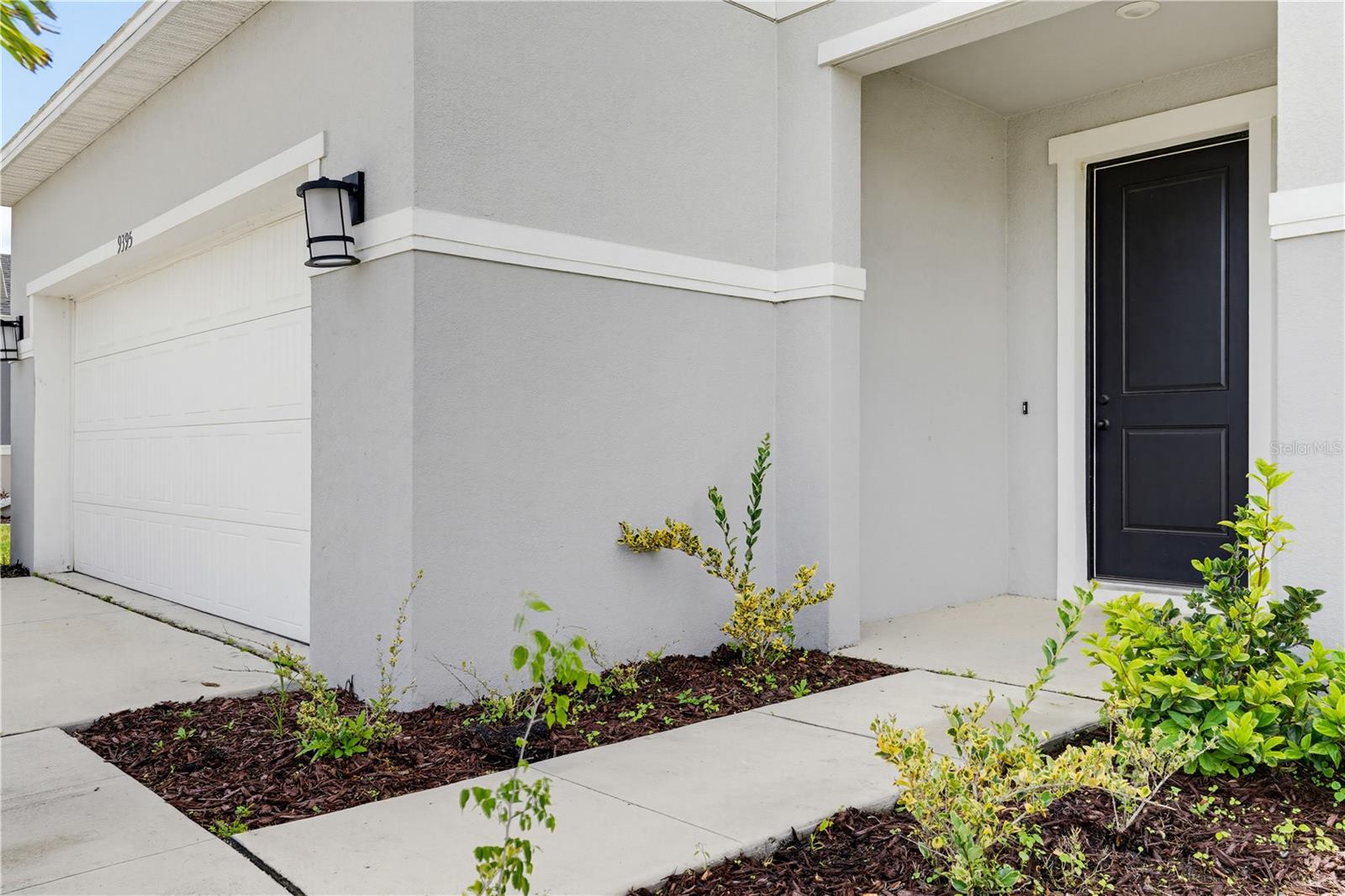 9395 SANDY BLUFFS CIR