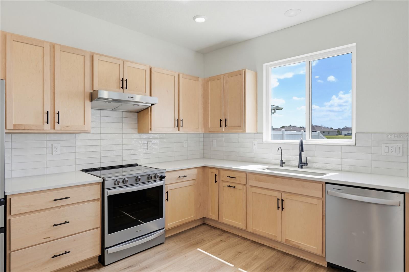 9395 SANDY BLUFFS CIR