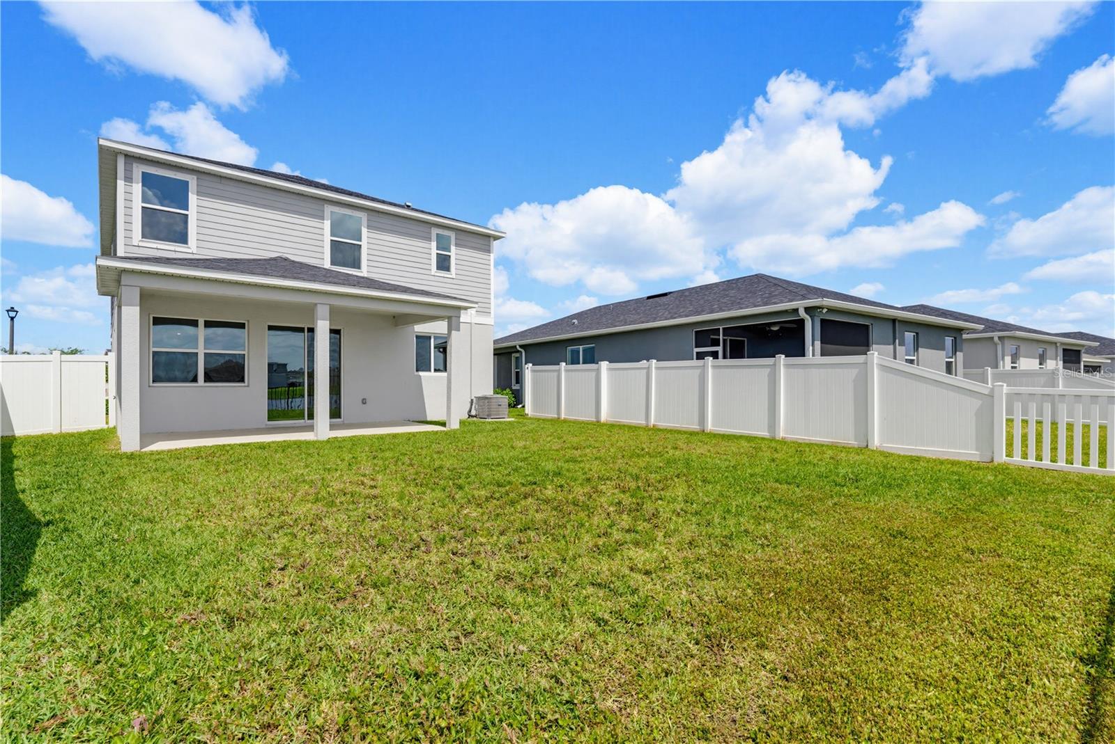 9395 SANDY BLUFFS CIR