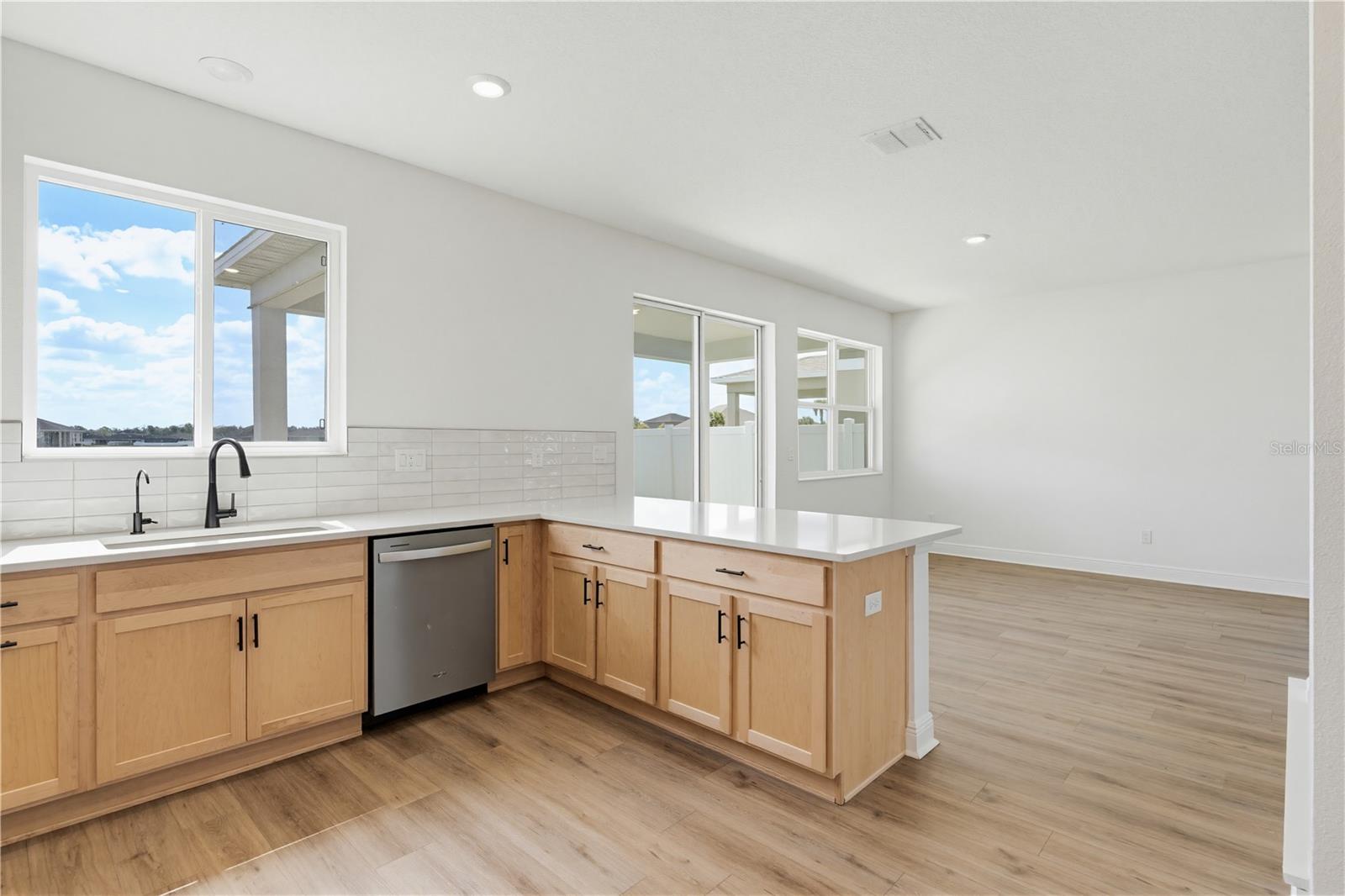 9395 SANDY BLUFFS CIR