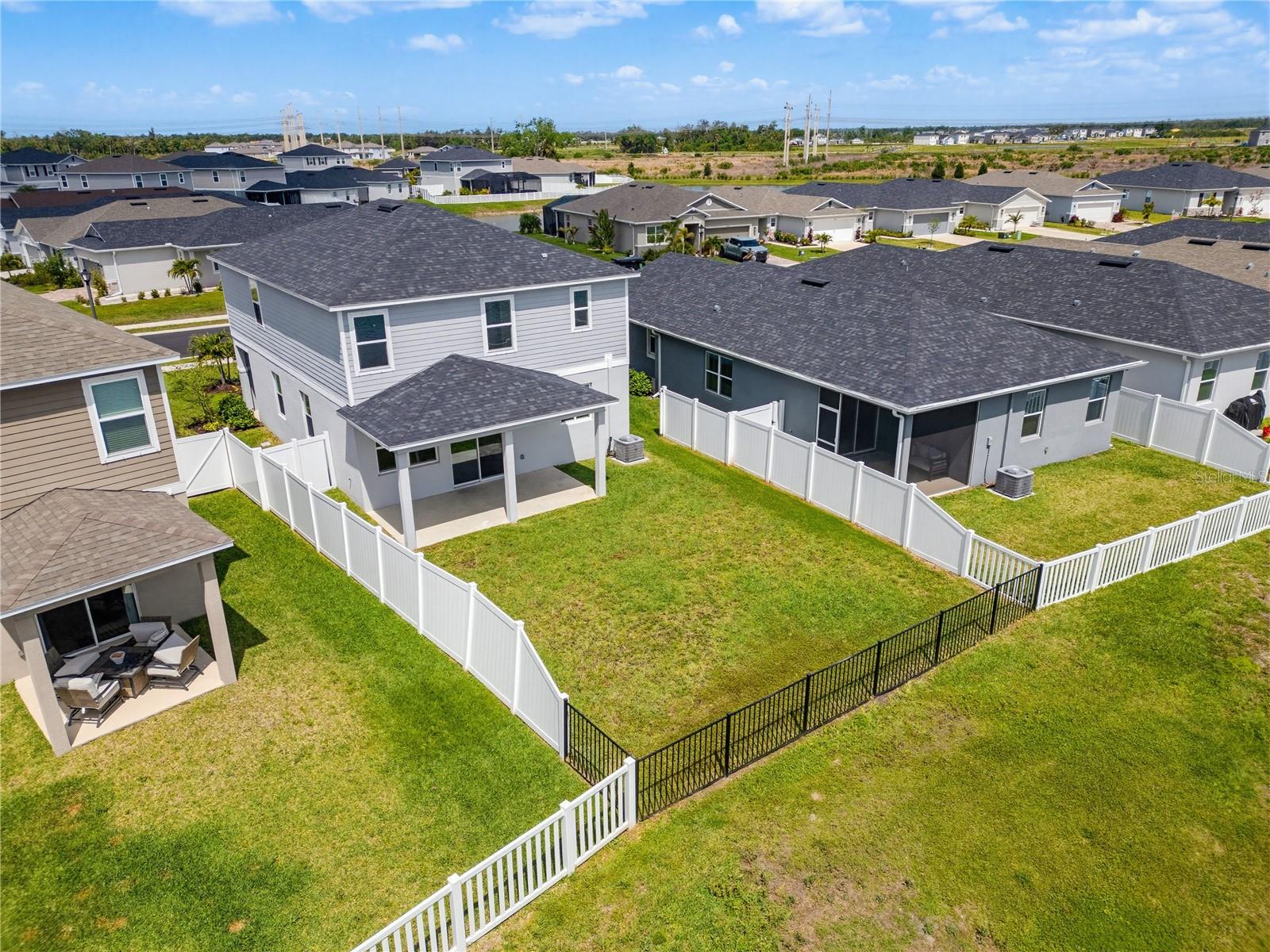 9395 SANDY BLUFFS CIR