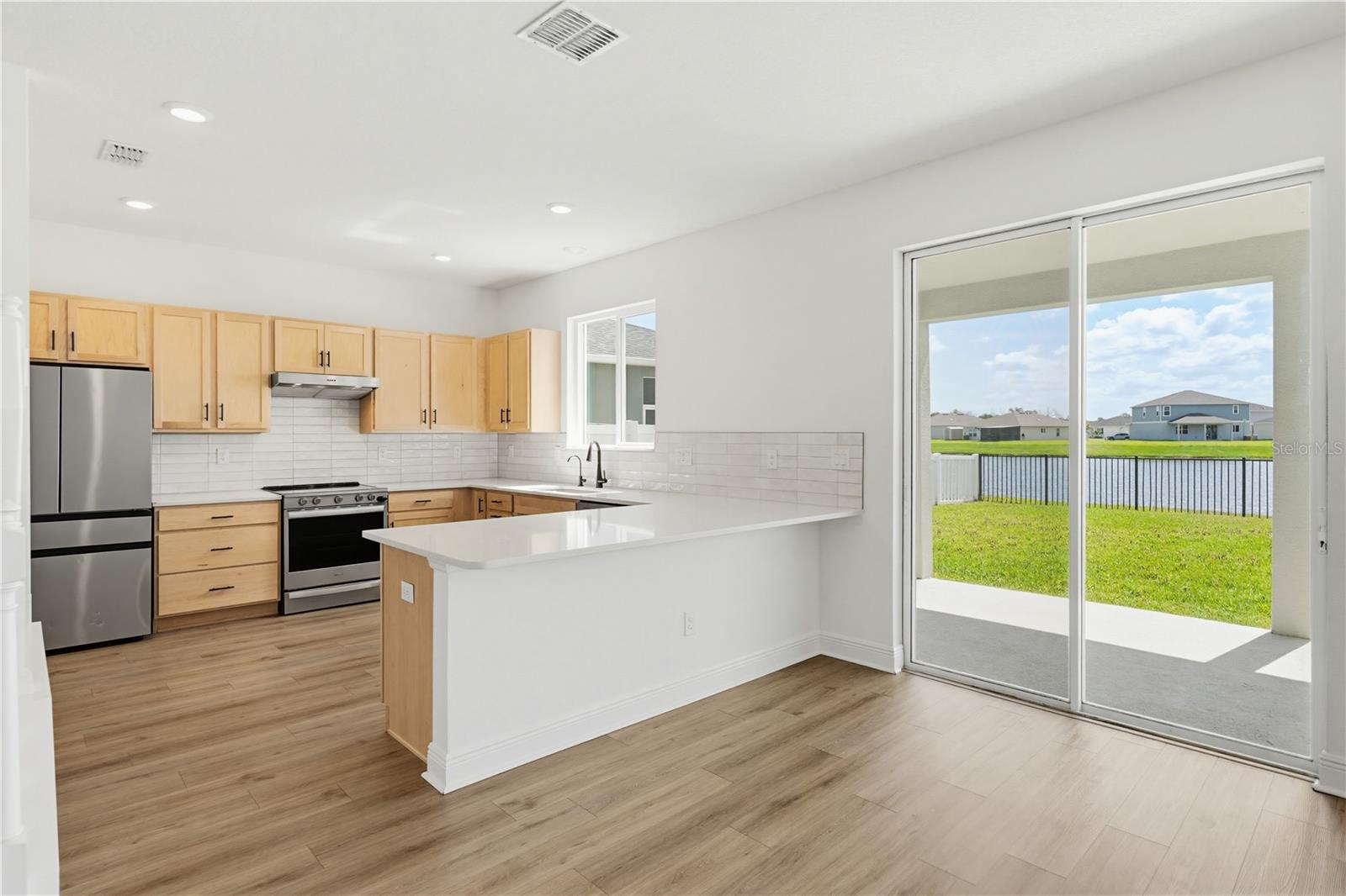 9395 SANDY BLUFFS CIR