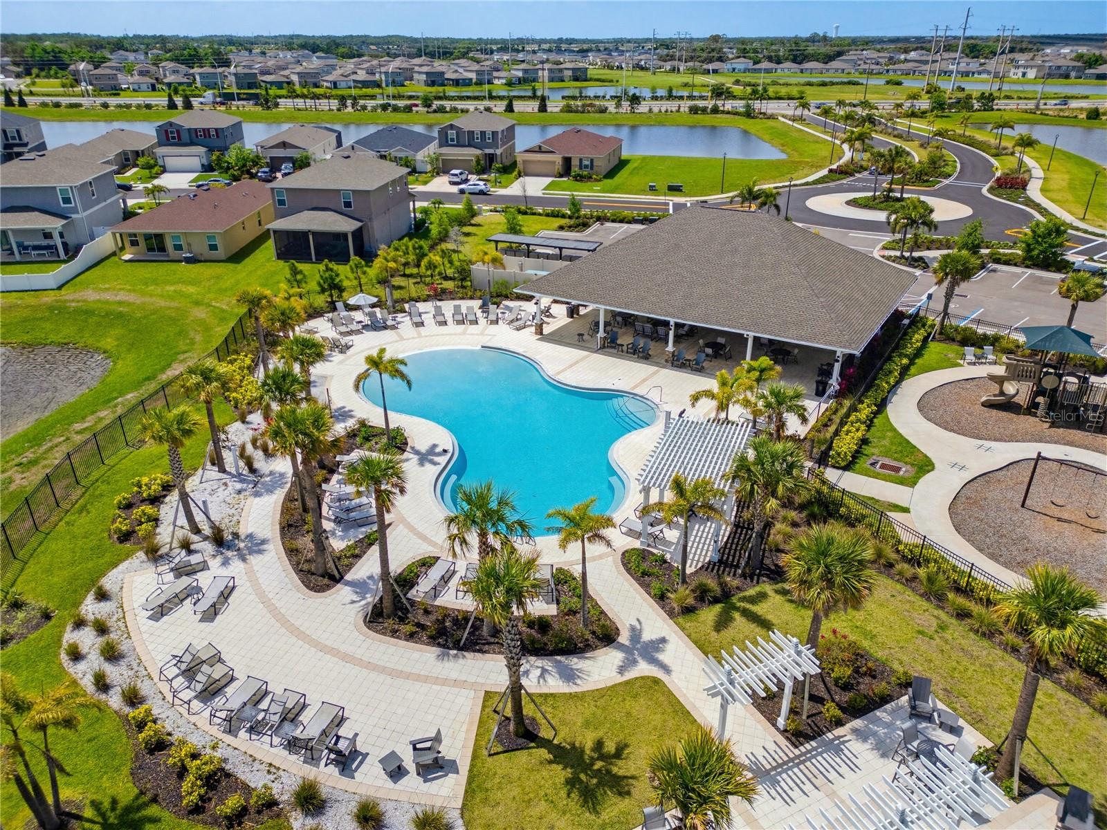 9395 SANDY BLUFFS CIR