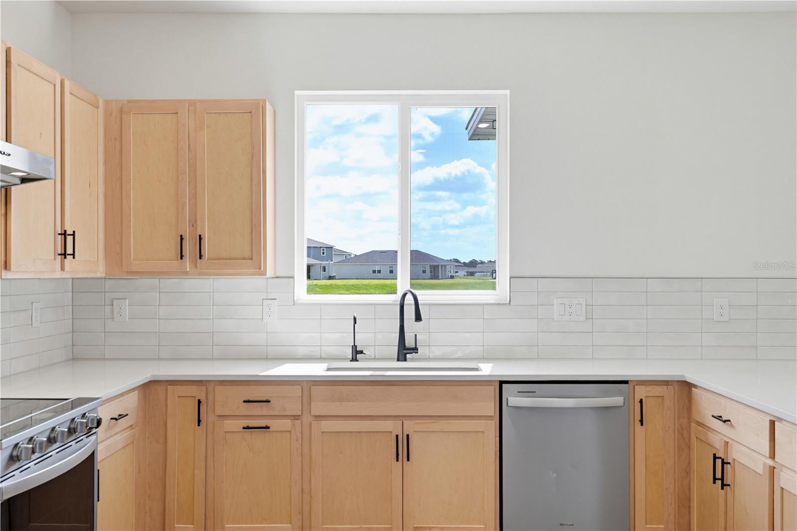 9395 SANDY BLUFFS CIR