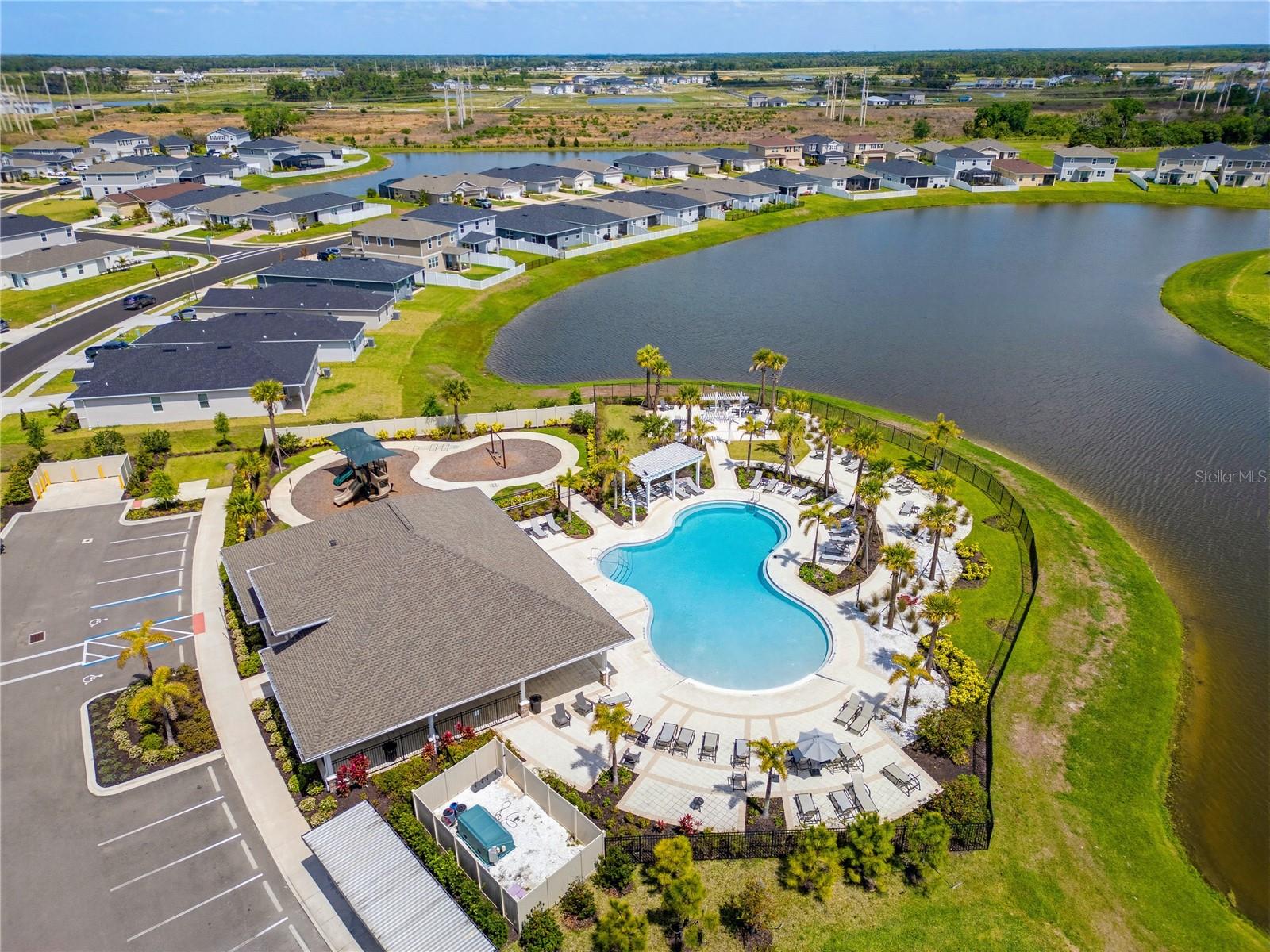 9395 SANDY BLUFFS CIR