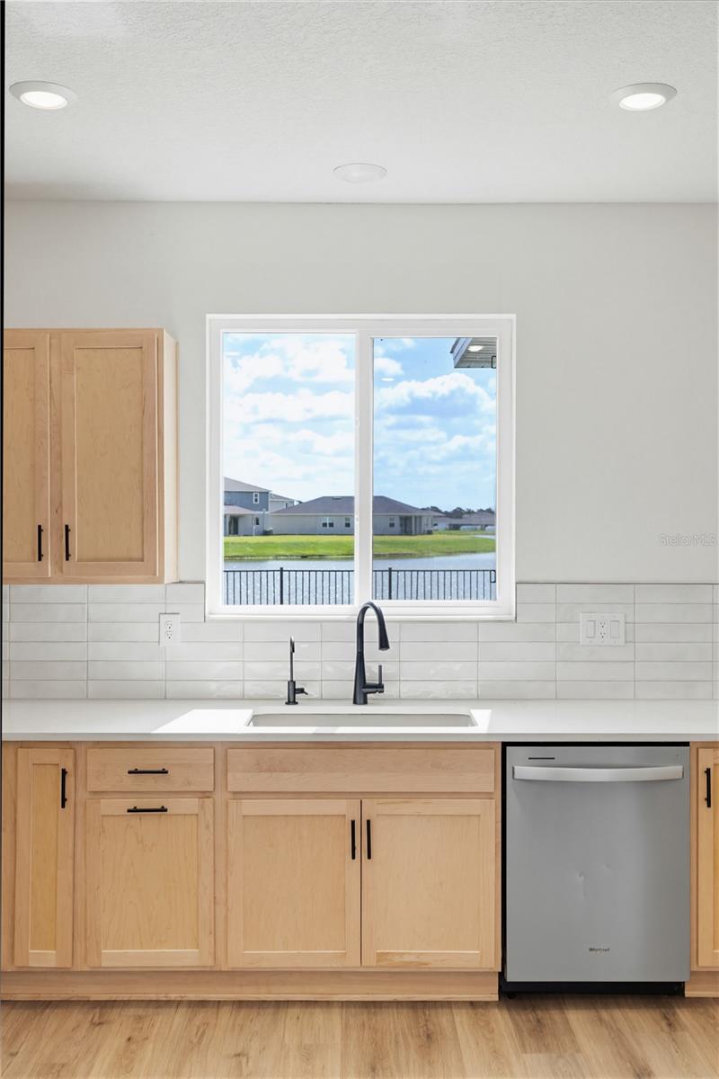 9395 SANDY BLUFFS CIR