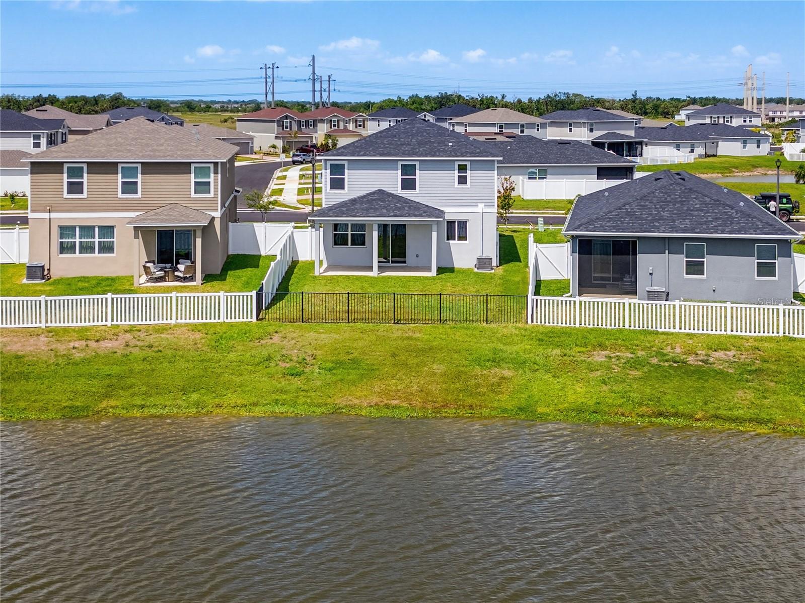 9395 SANDY BLUFFS CIR