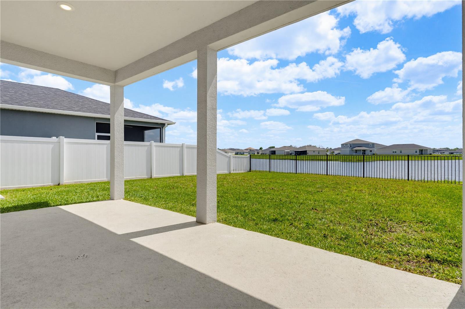 9395 SANDY BLUFFS CIR