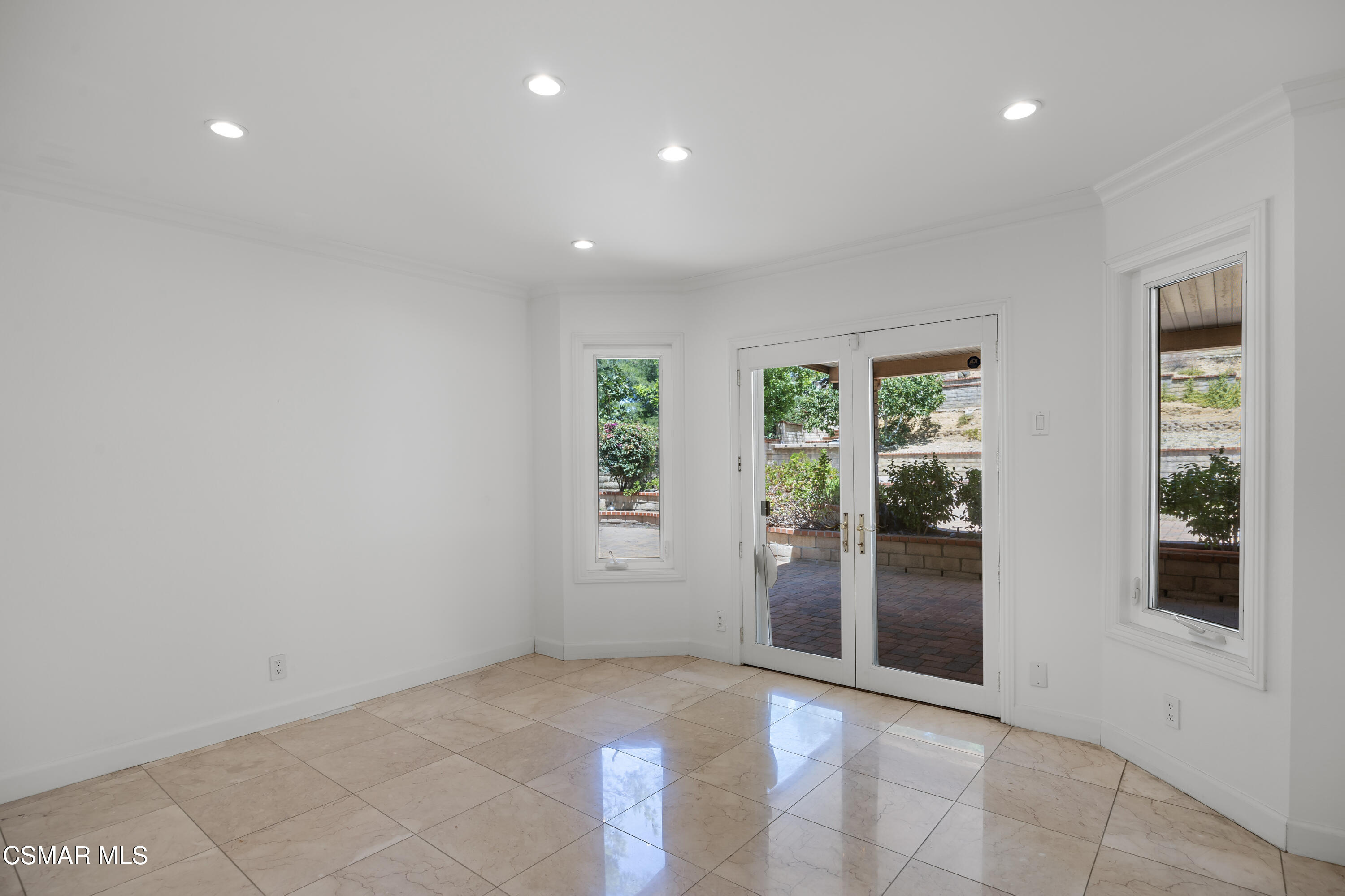 988 Looking Glass Drive