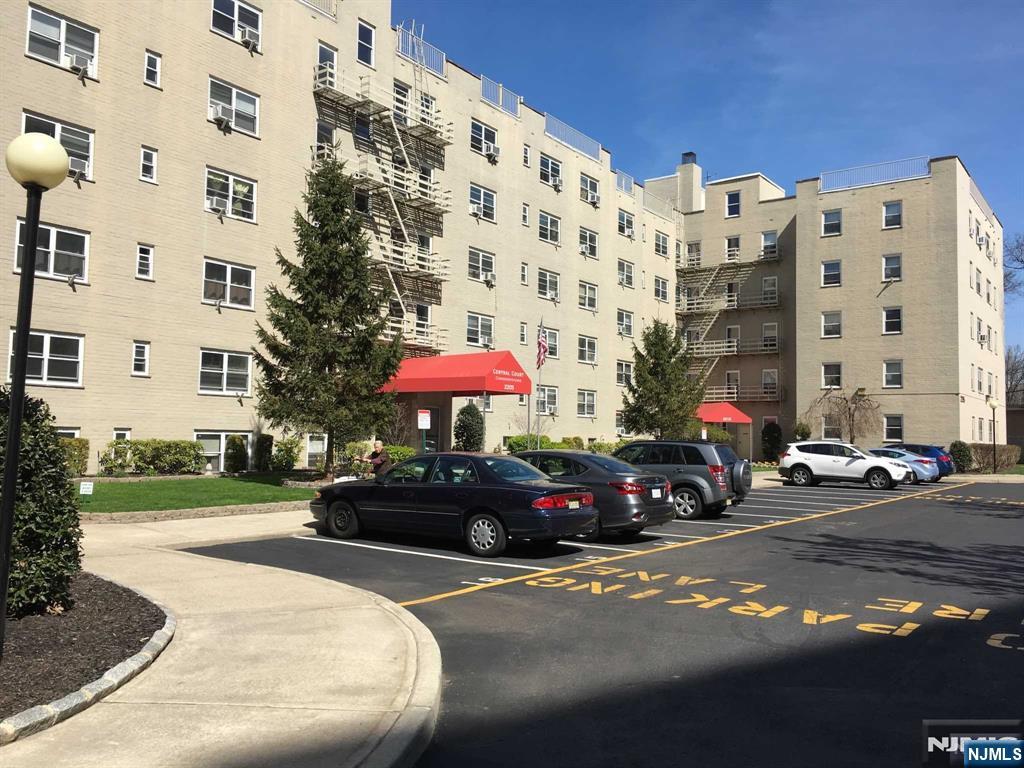 2195 N Central Road 5A