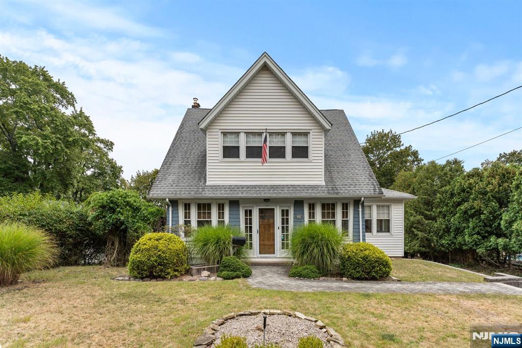 992 Belmont Avenue