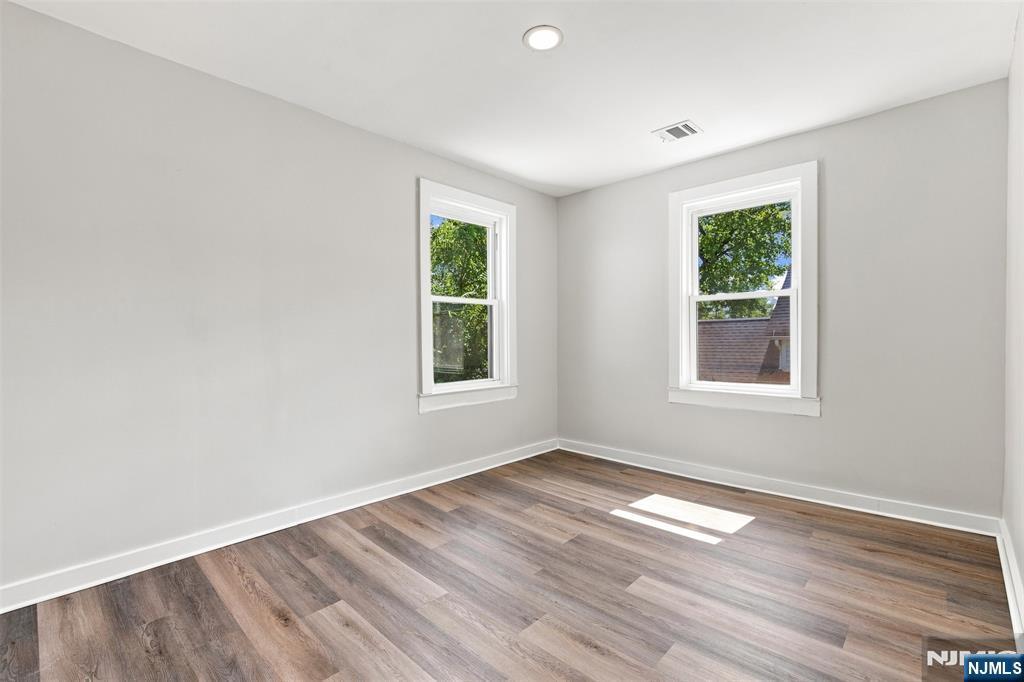 33 Mohawk Avenue