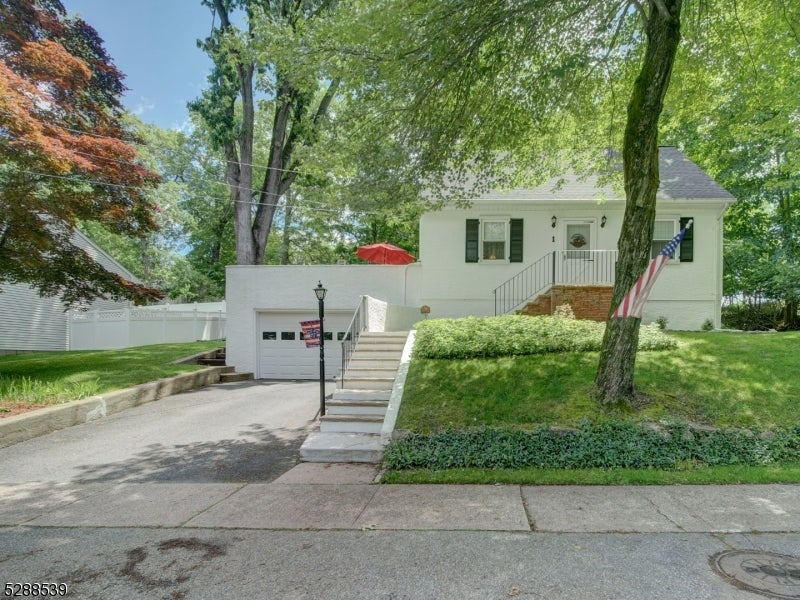 1 Yvonne St
