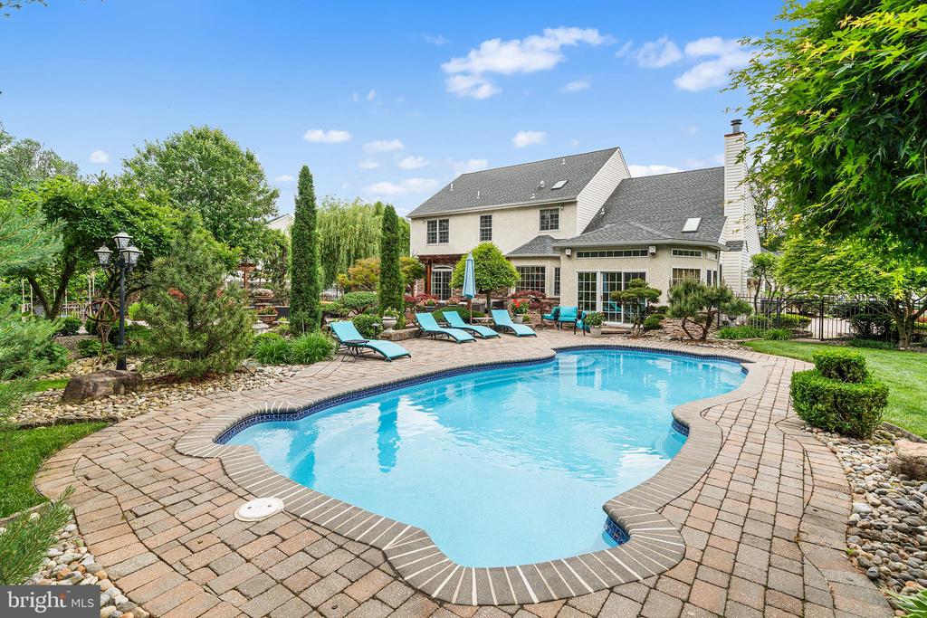 1485 CHARTER COURT