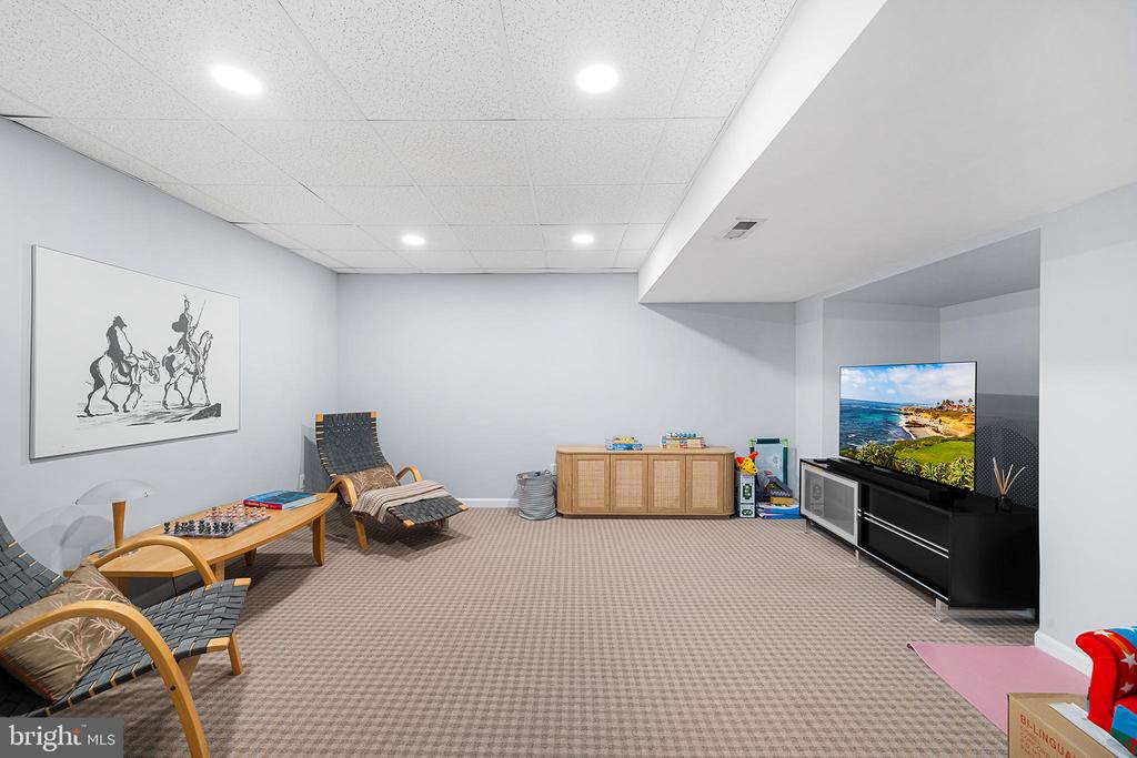 1485 CHARTER COURT