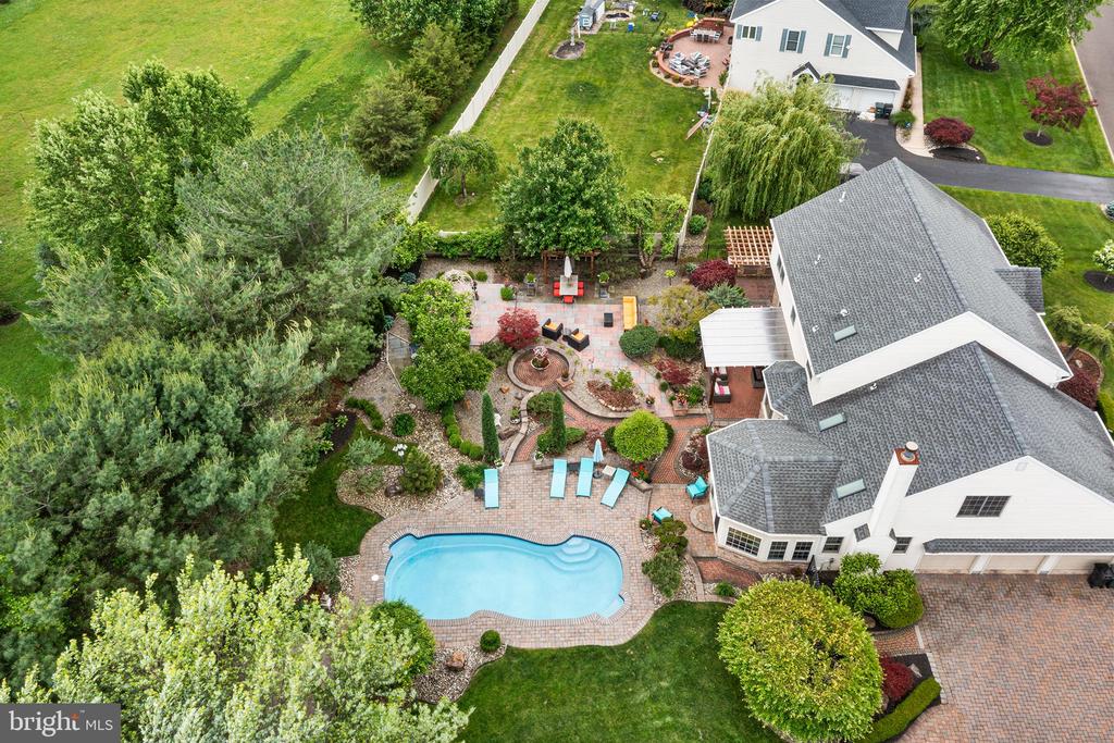 1485 CHARTER COURT