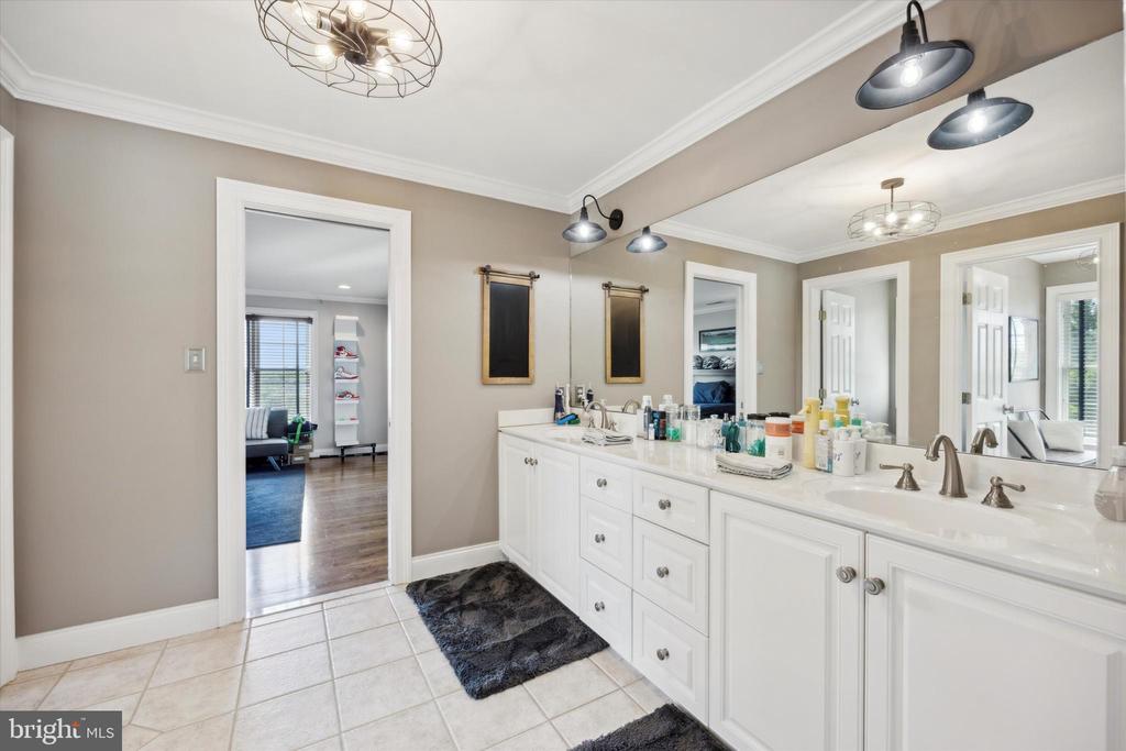 1117 Legacy Ln