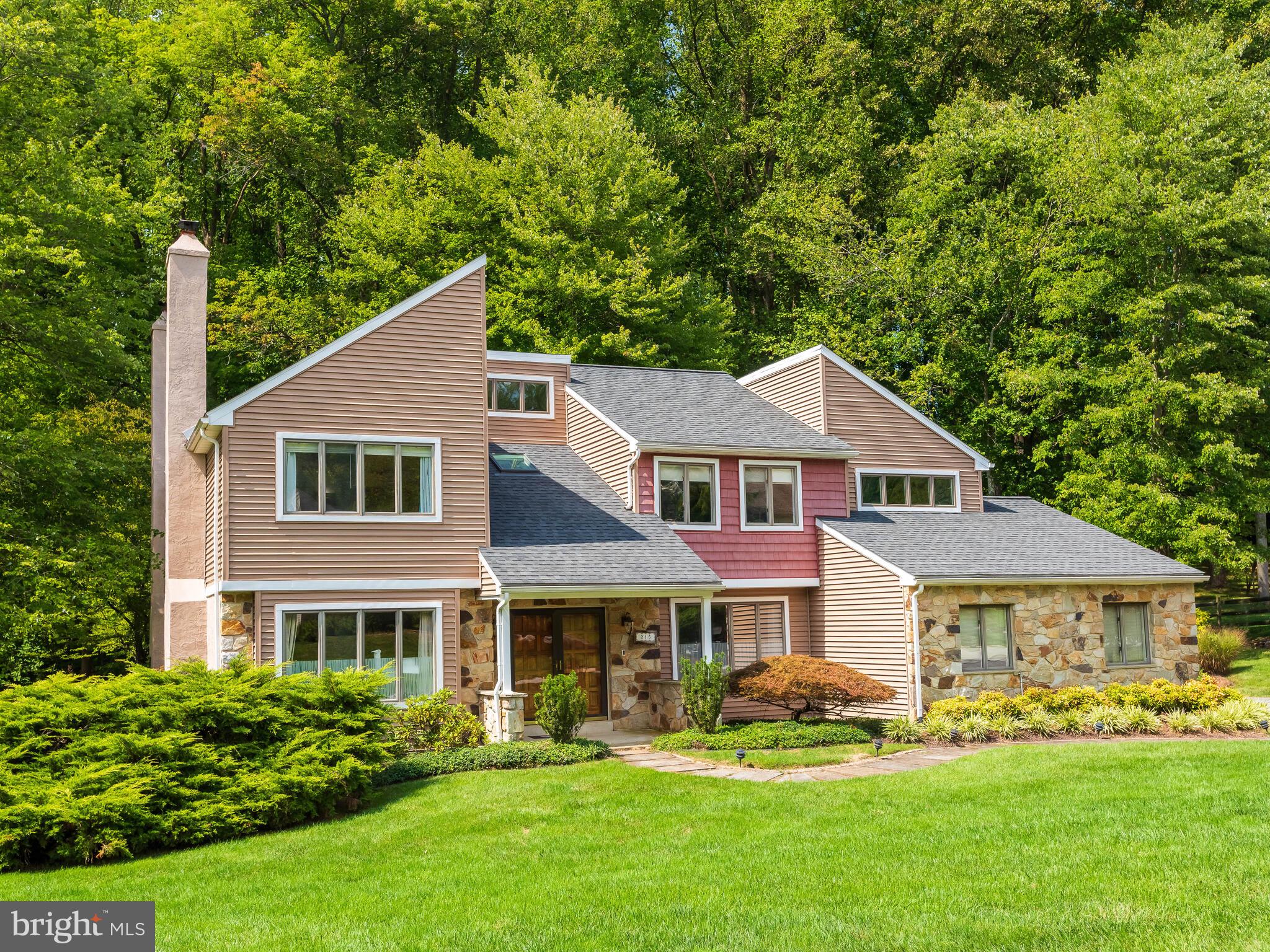 215 Cheshire Cir