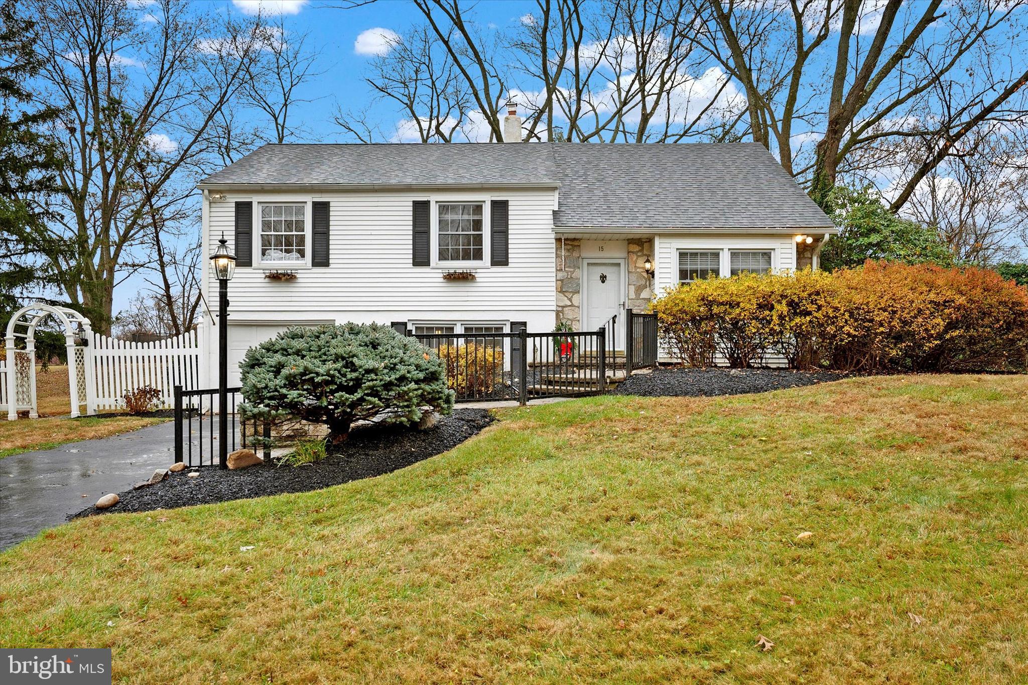 15 Flintlock Ln