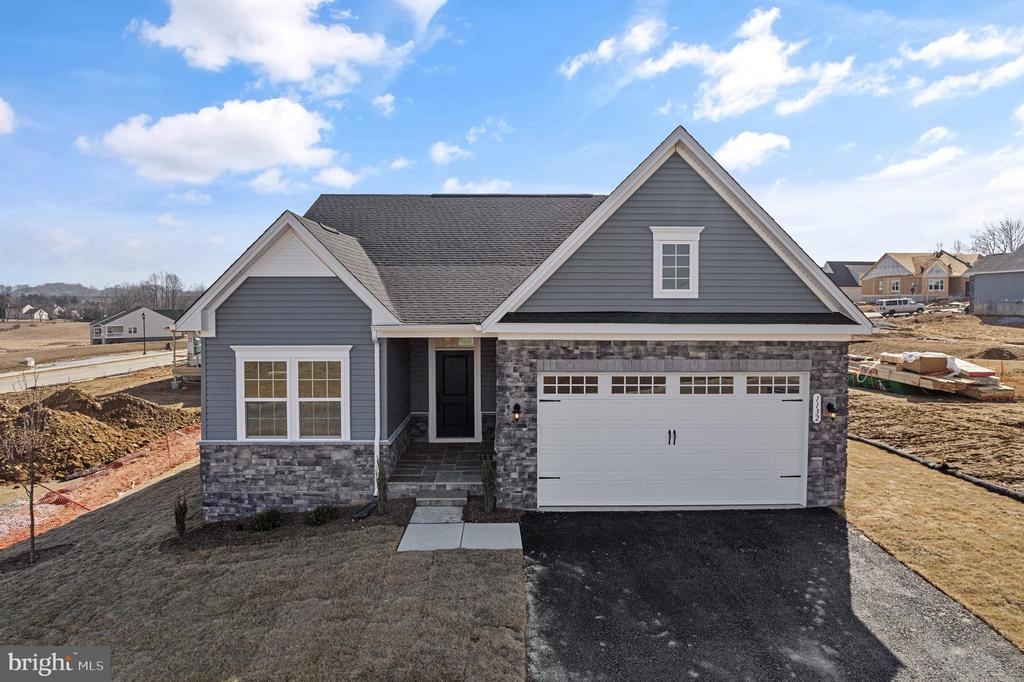 1132 Daffodil Pl