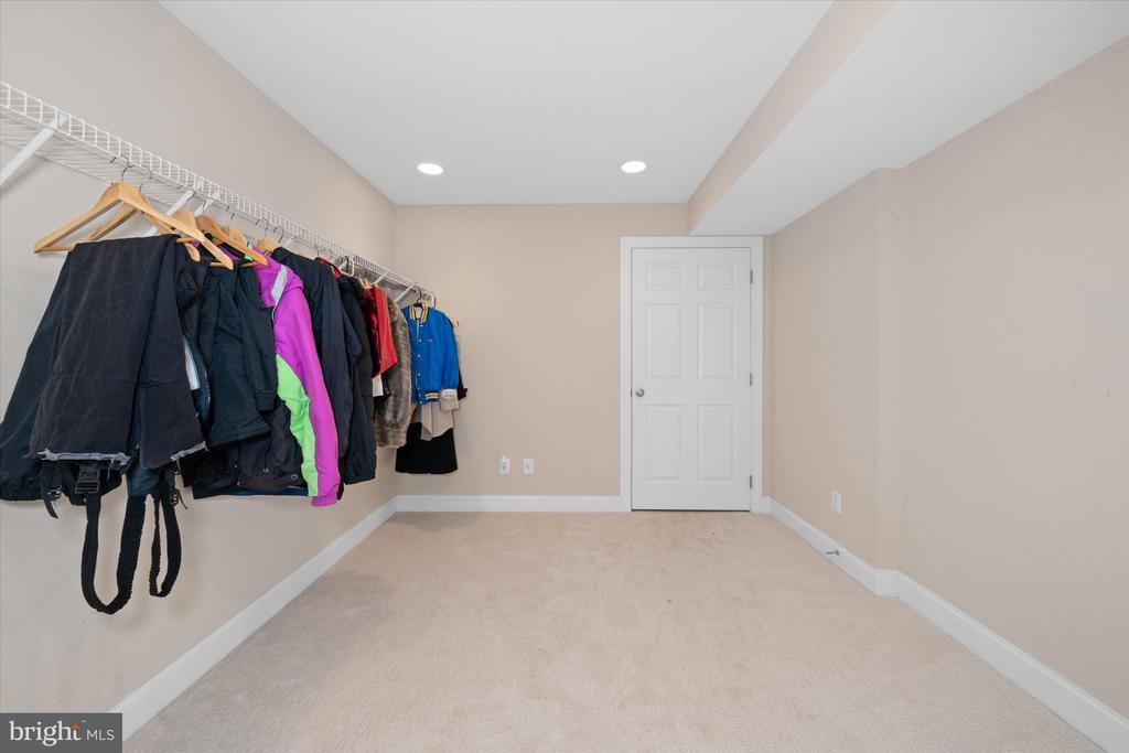 200 FULLING DRIVE