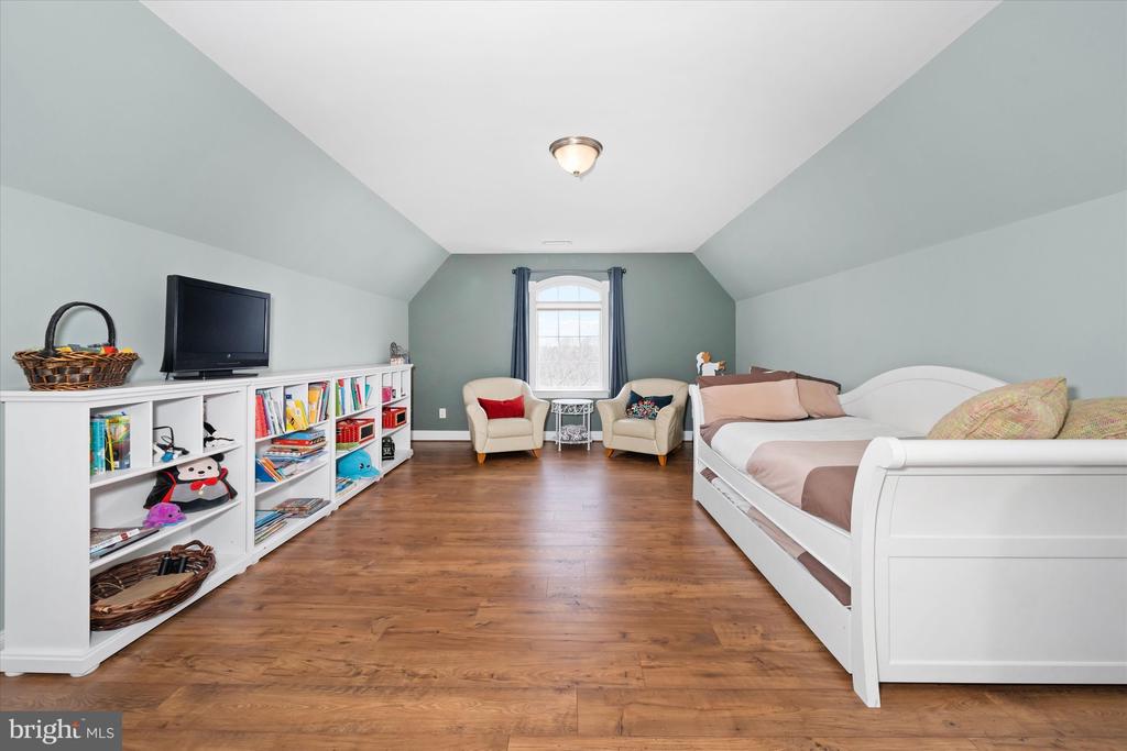 200 FULLING DRIVE