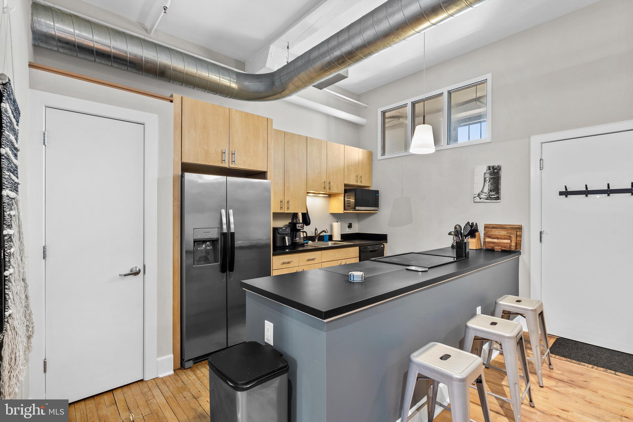 200 LINCOLN AVENUE 212