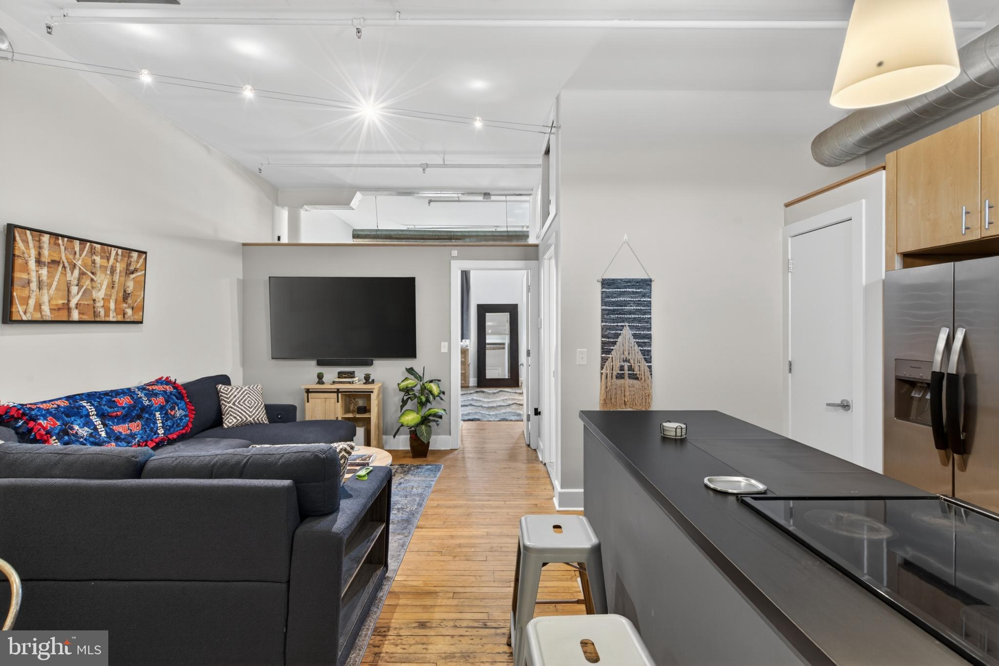 200 LINCOLN AVENUE 212