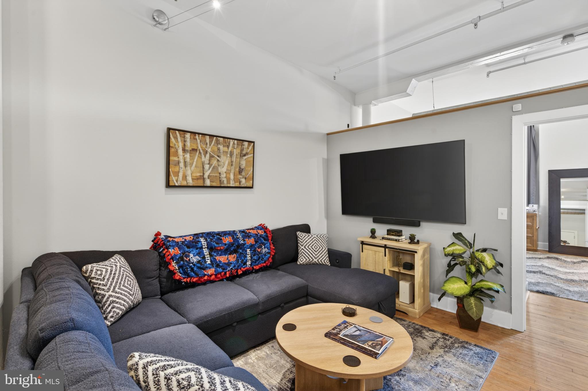 200 LINCOLN AVENUE 212