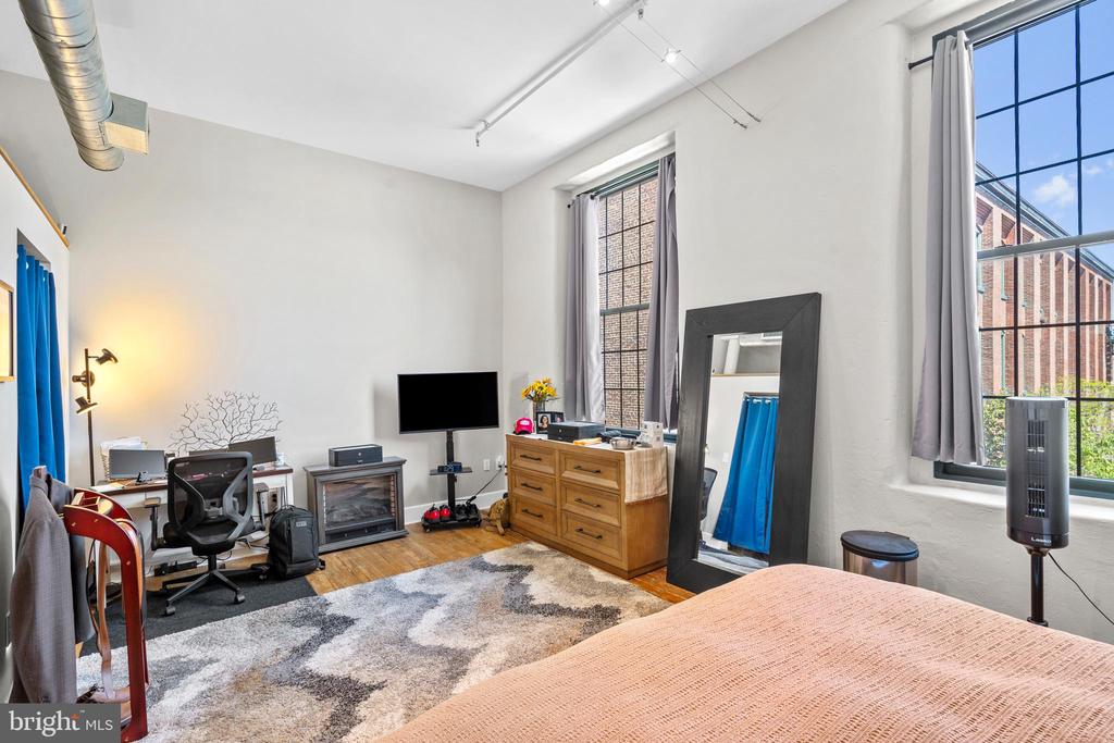 200 LINCOLN AVENUE 212
