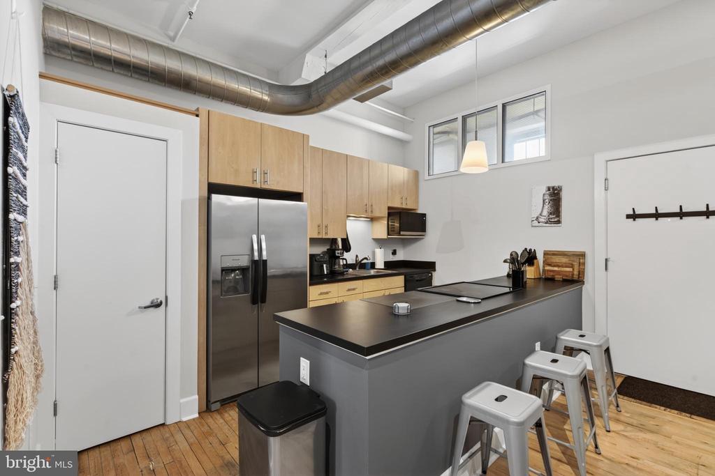 200 LINCOLN AVENUE 212