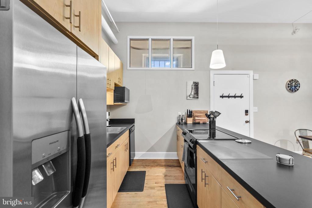 200 LINCOLN AVENUE 212