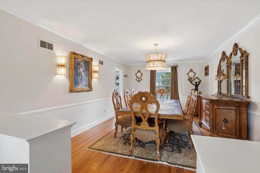875 LOCUST GROVE ROAD