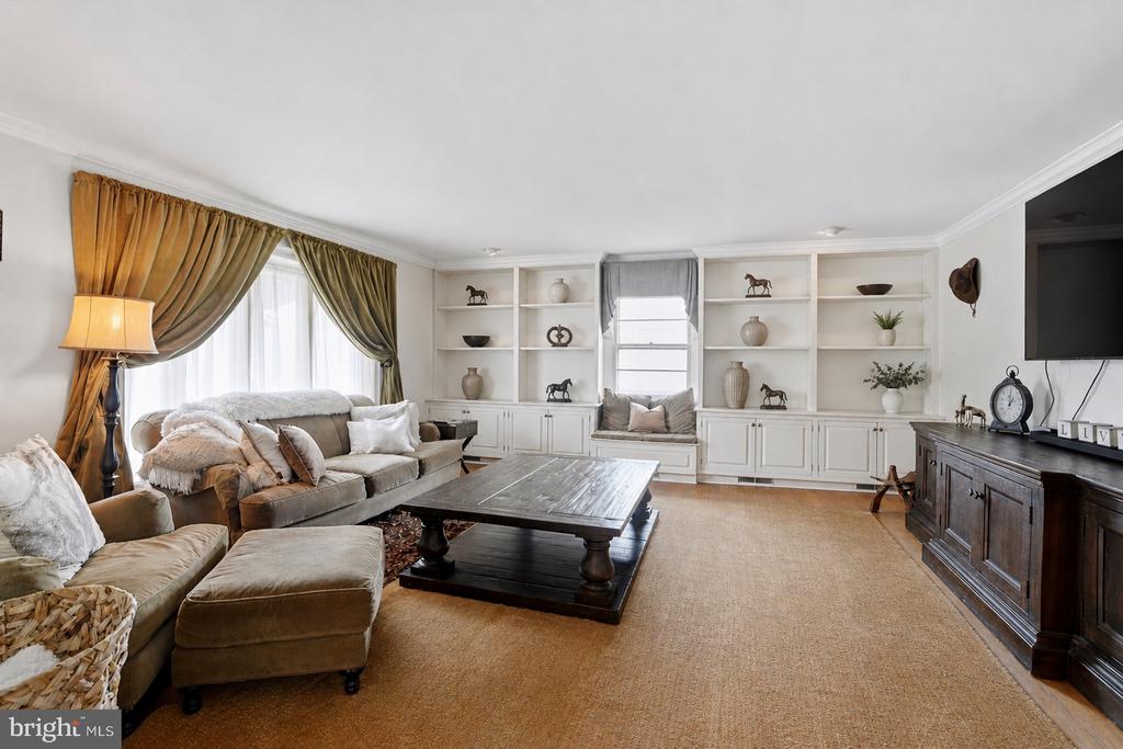 875 LOCUST GROVE ROAD