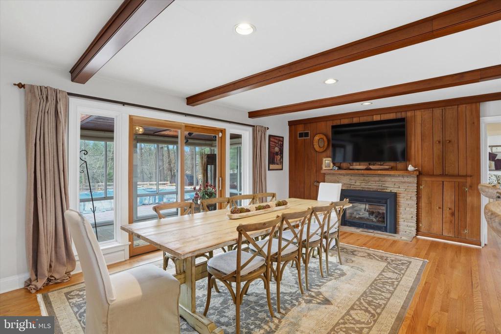 875 LOCUST GROVE ROAD