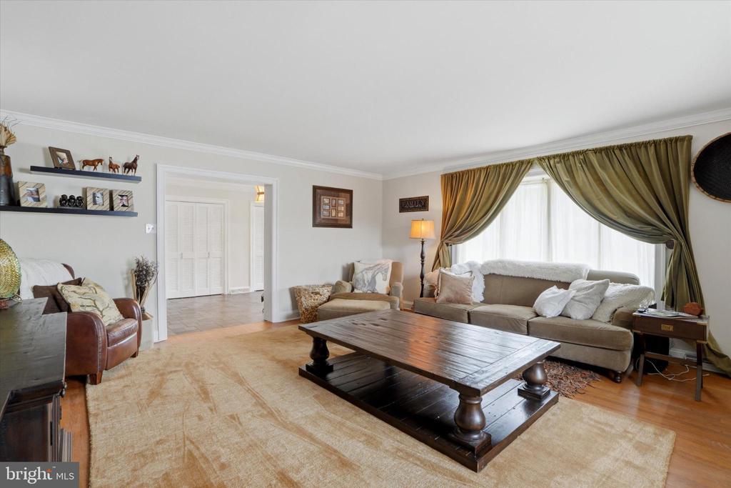 875 LOCUST GROVE ROAD