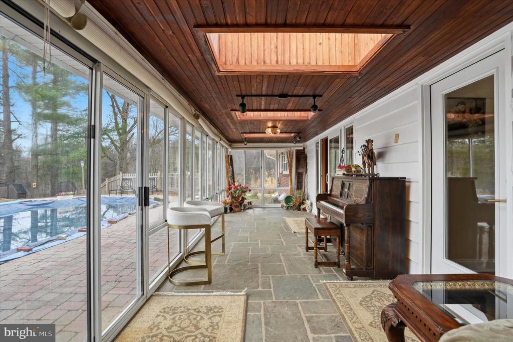 875 LOCUST GROVE ROAD