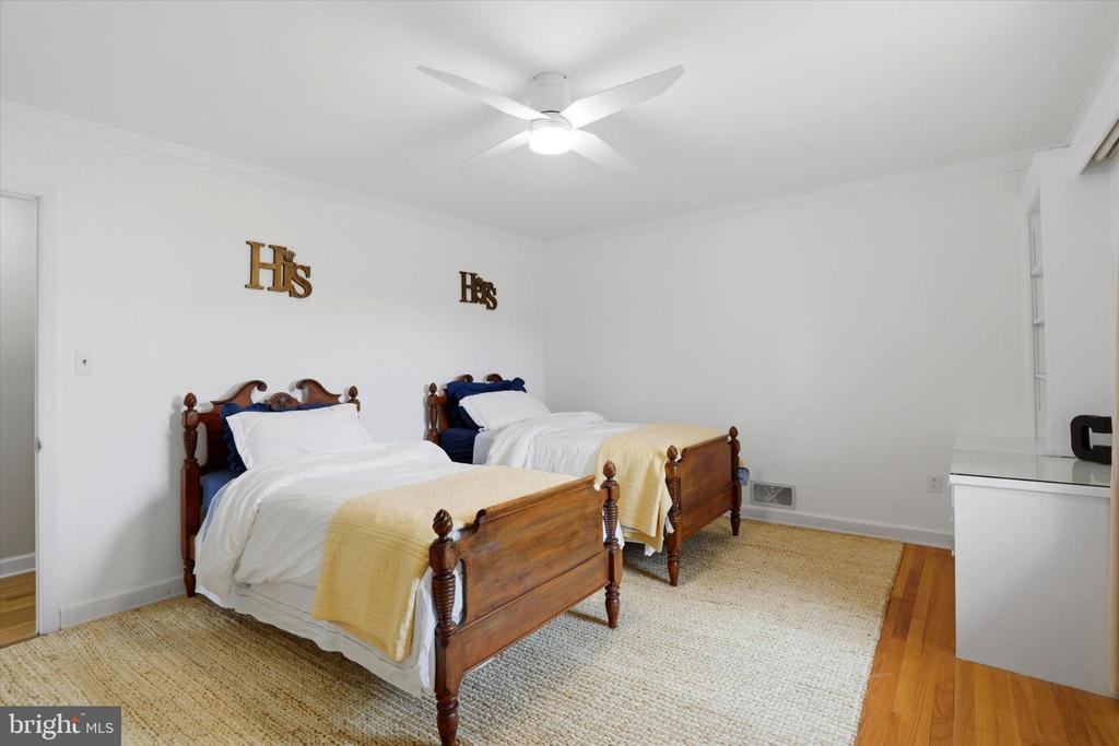 875 LOCUST GROVE ROAD