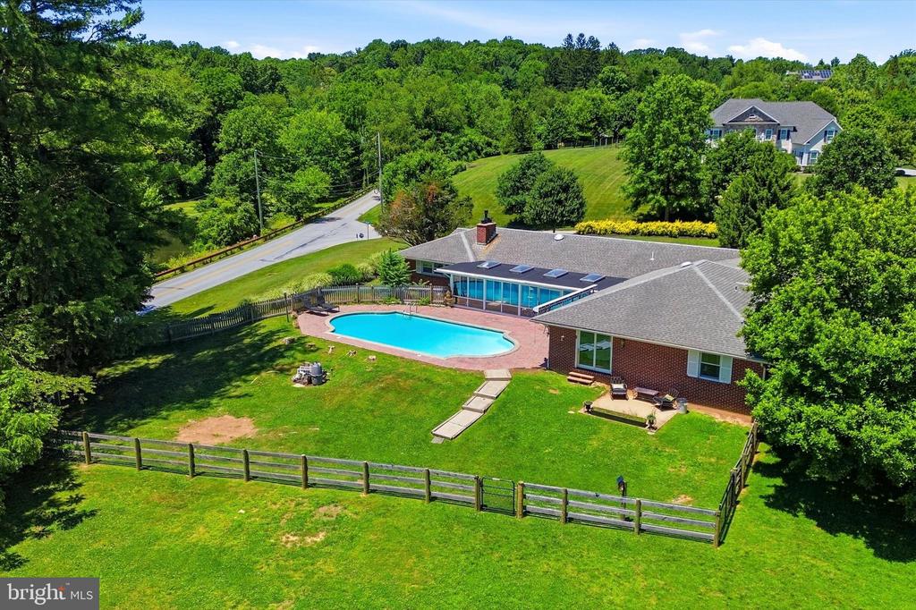 875 LOCUST GROVE ROAD