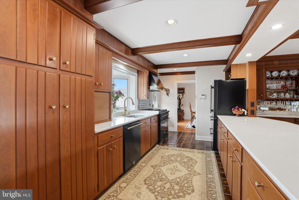 875 LOCUST GROVE ROAD