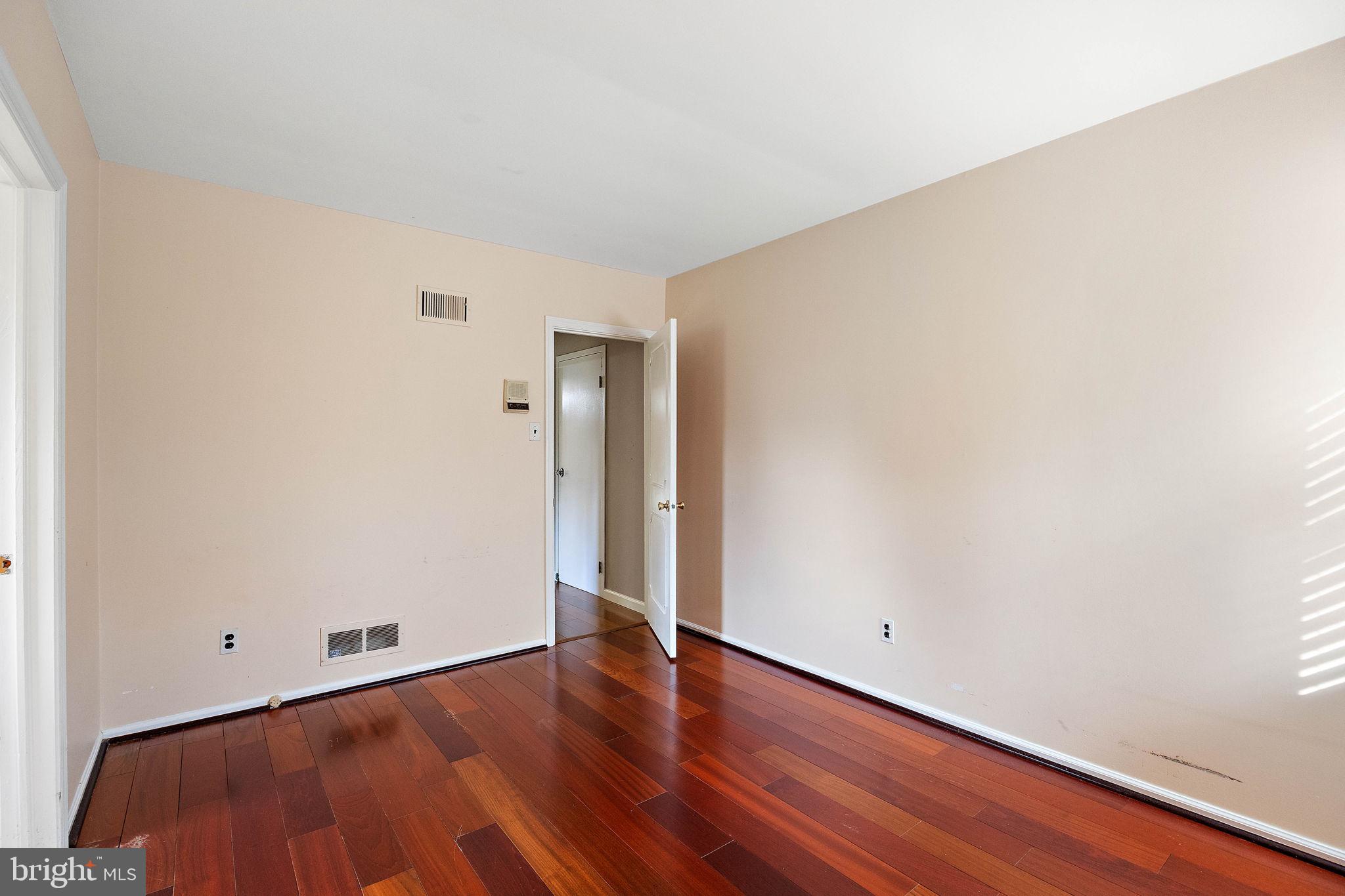 2 Roberts Rd