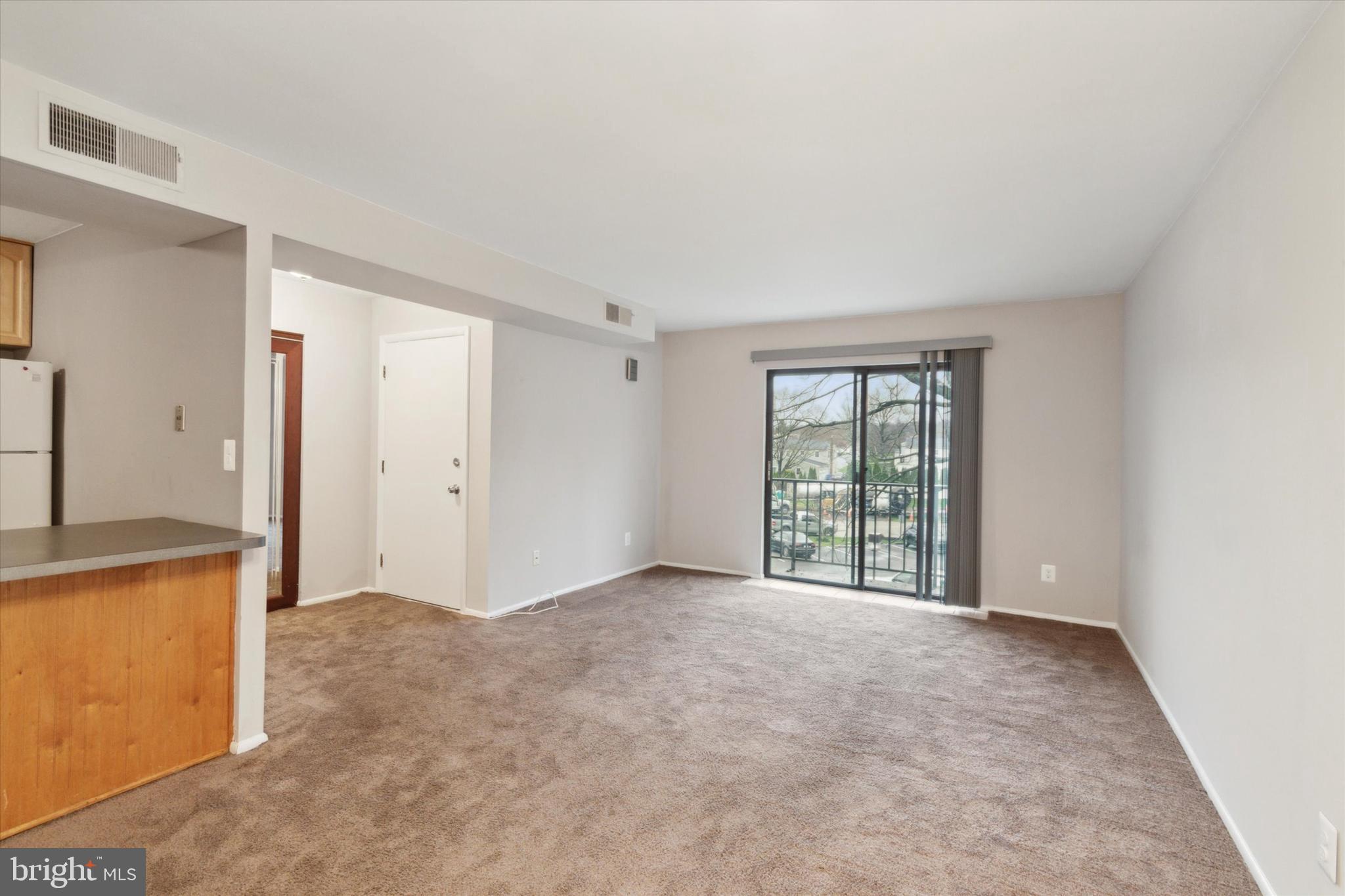 852-B Putnam Blvd