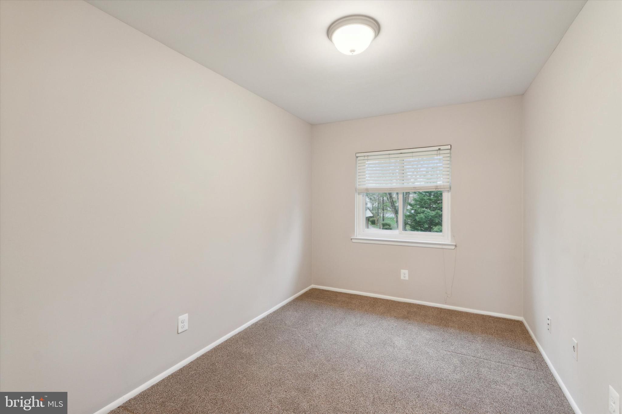 852-B Putnam Blvd