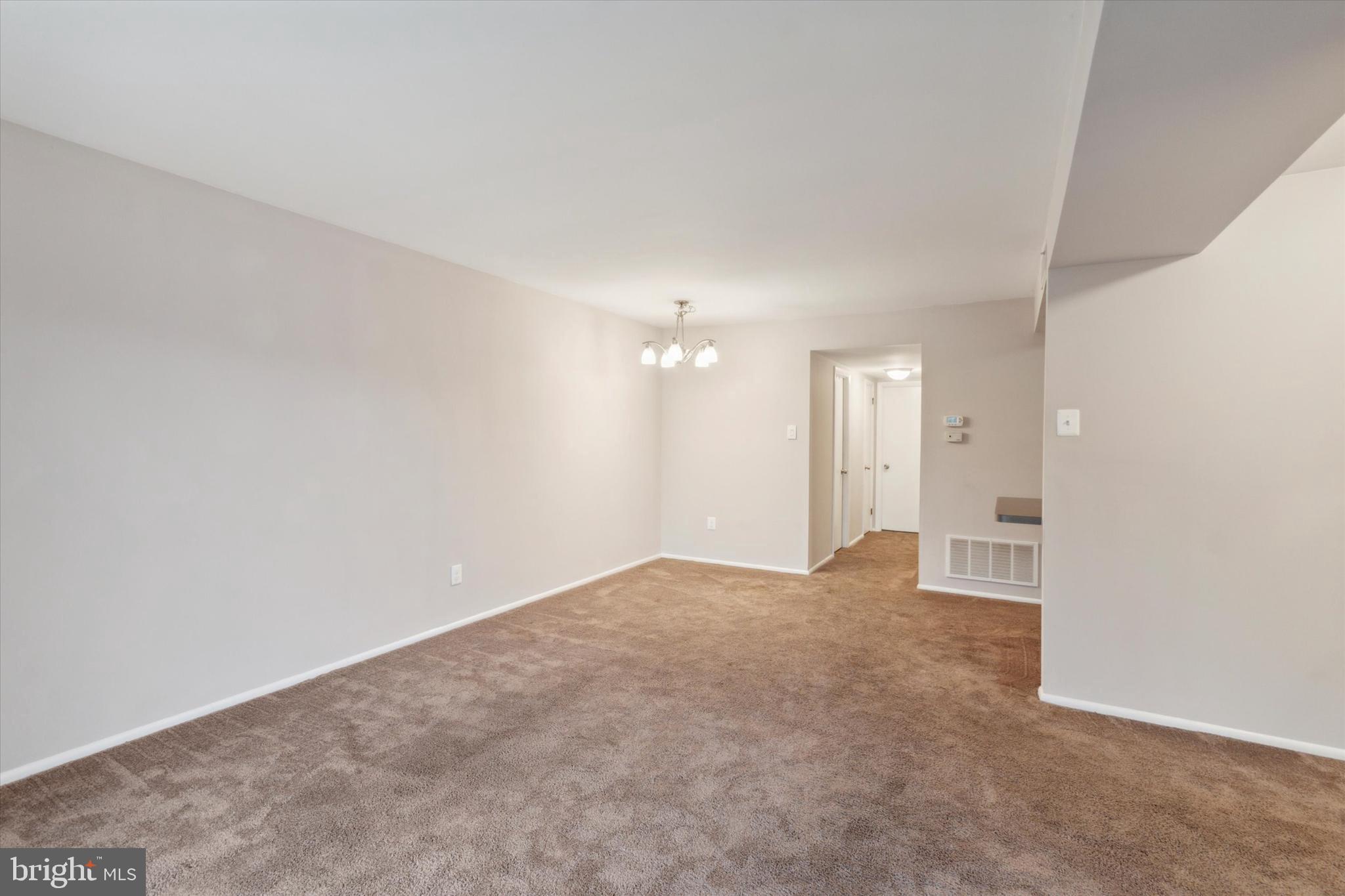 852-B Putnam Blvd