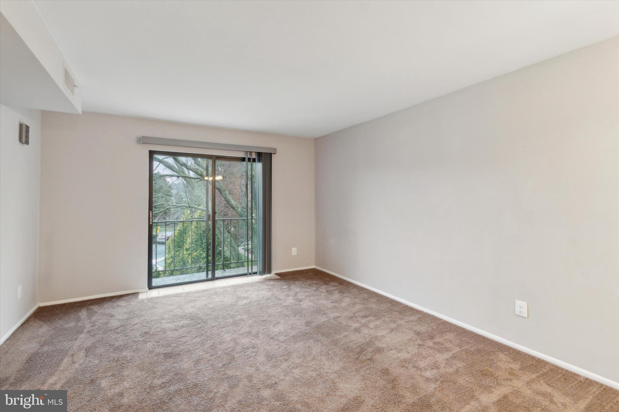 852-B Putnam Blvd