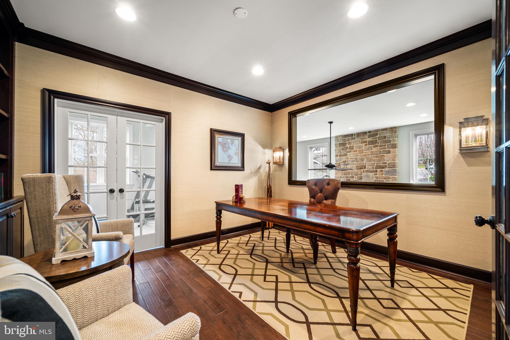 100 Dauphin Dr
