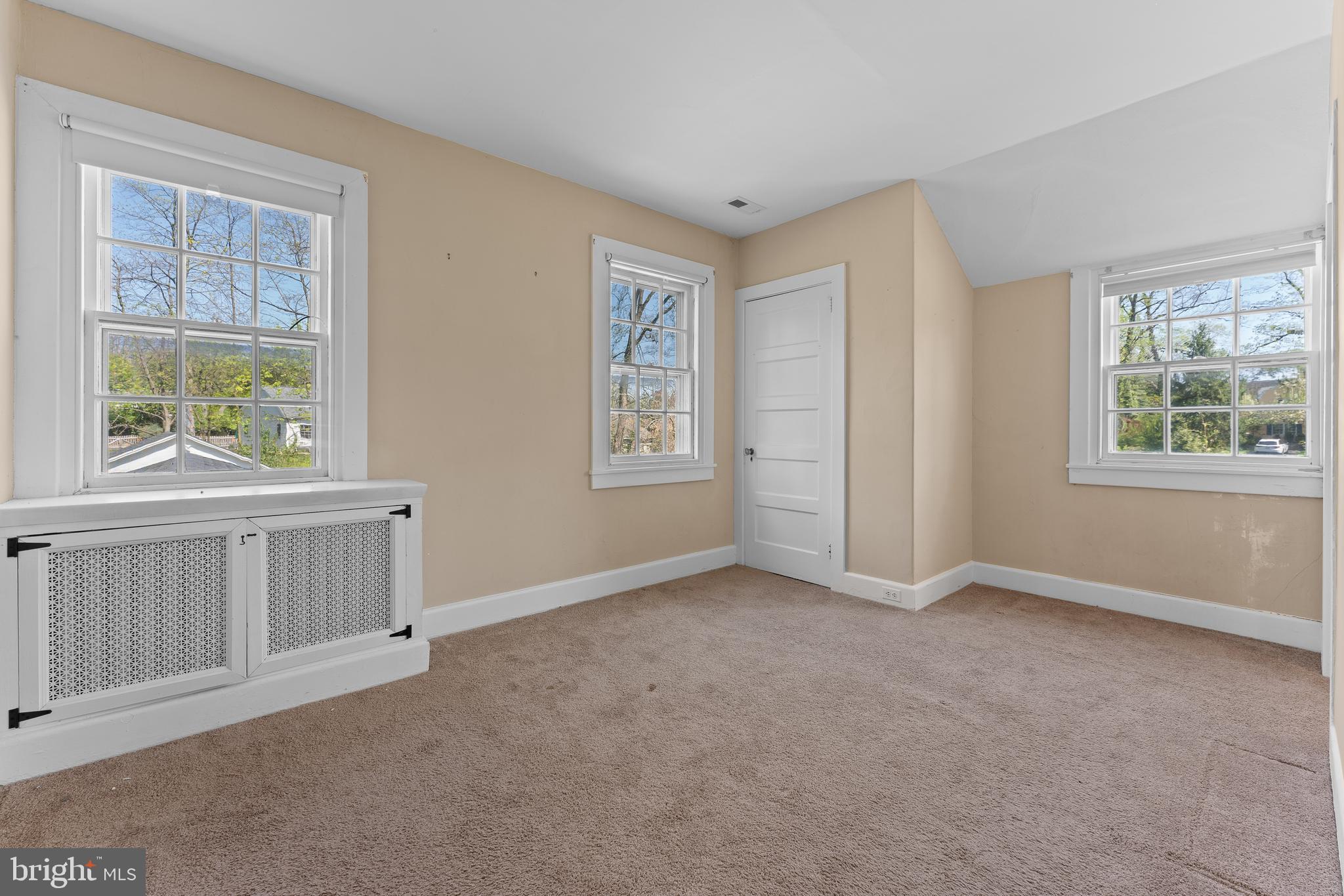 14 Radnor Way