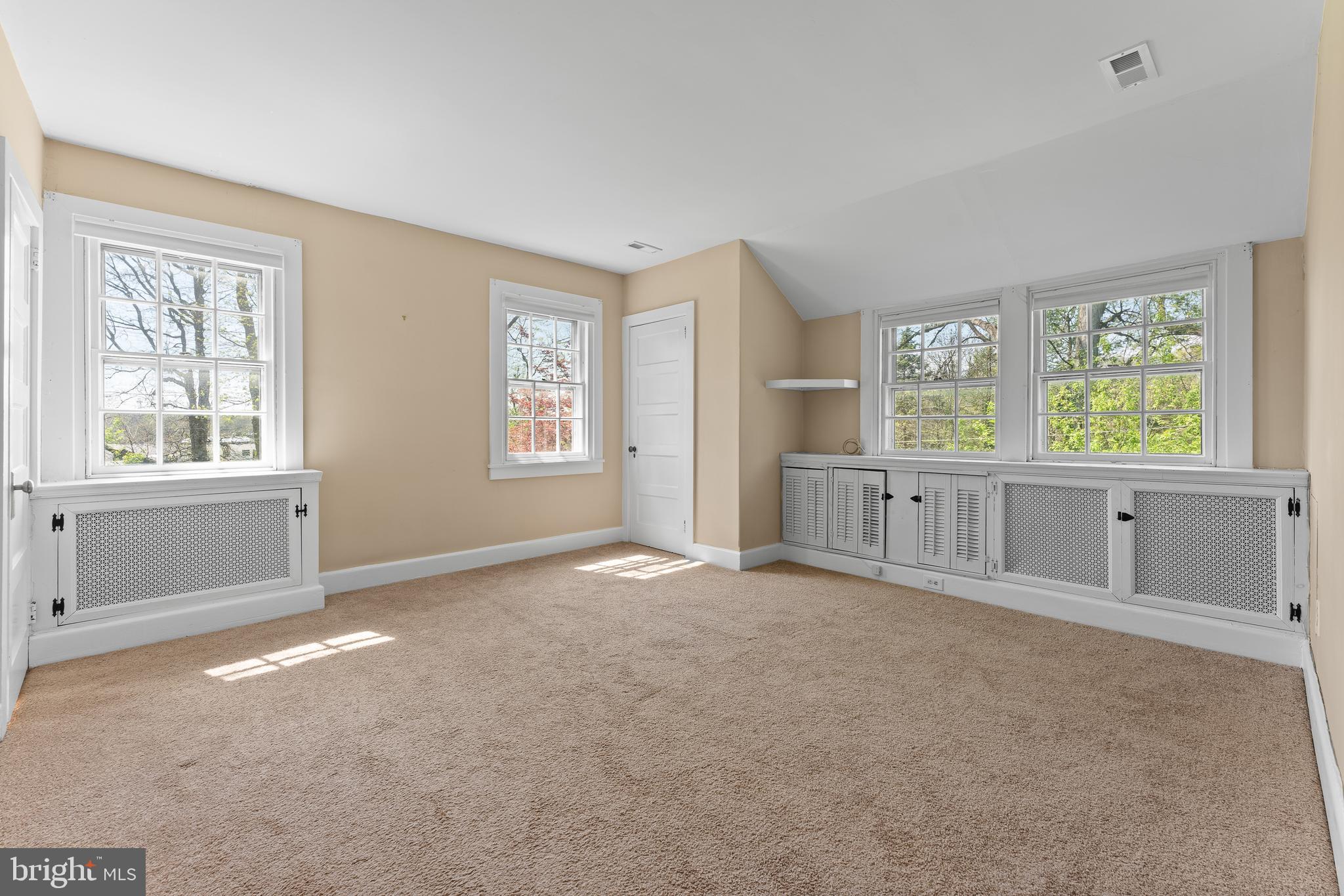 14 Radnor Way